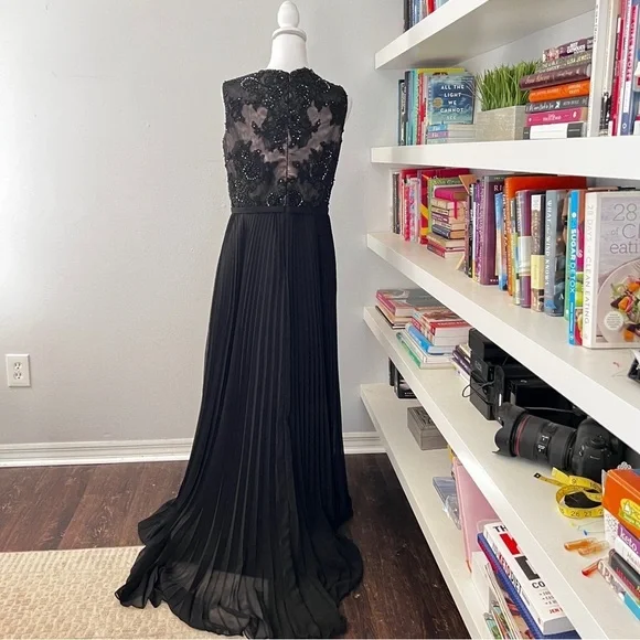 Montage by Mon Cherie sleeveless lace and pleated dress 215915 size 14